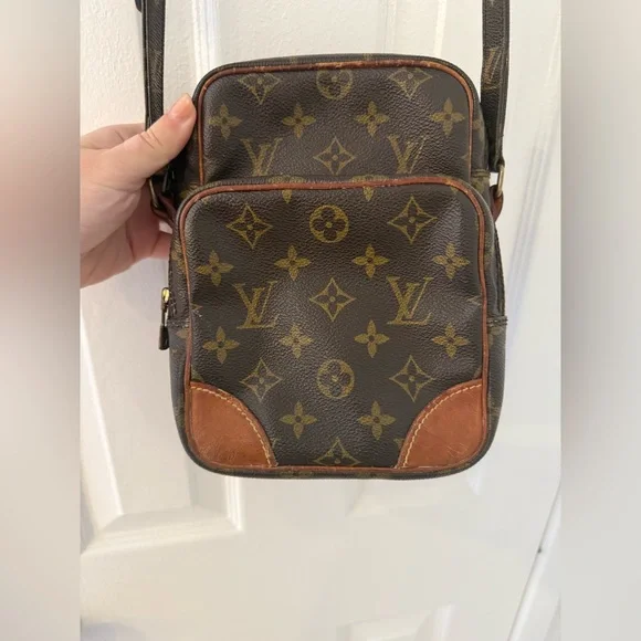 LOUIS VUITTON Monogram Amazone Vintage Crossbody Bag - Picture 2 of 16